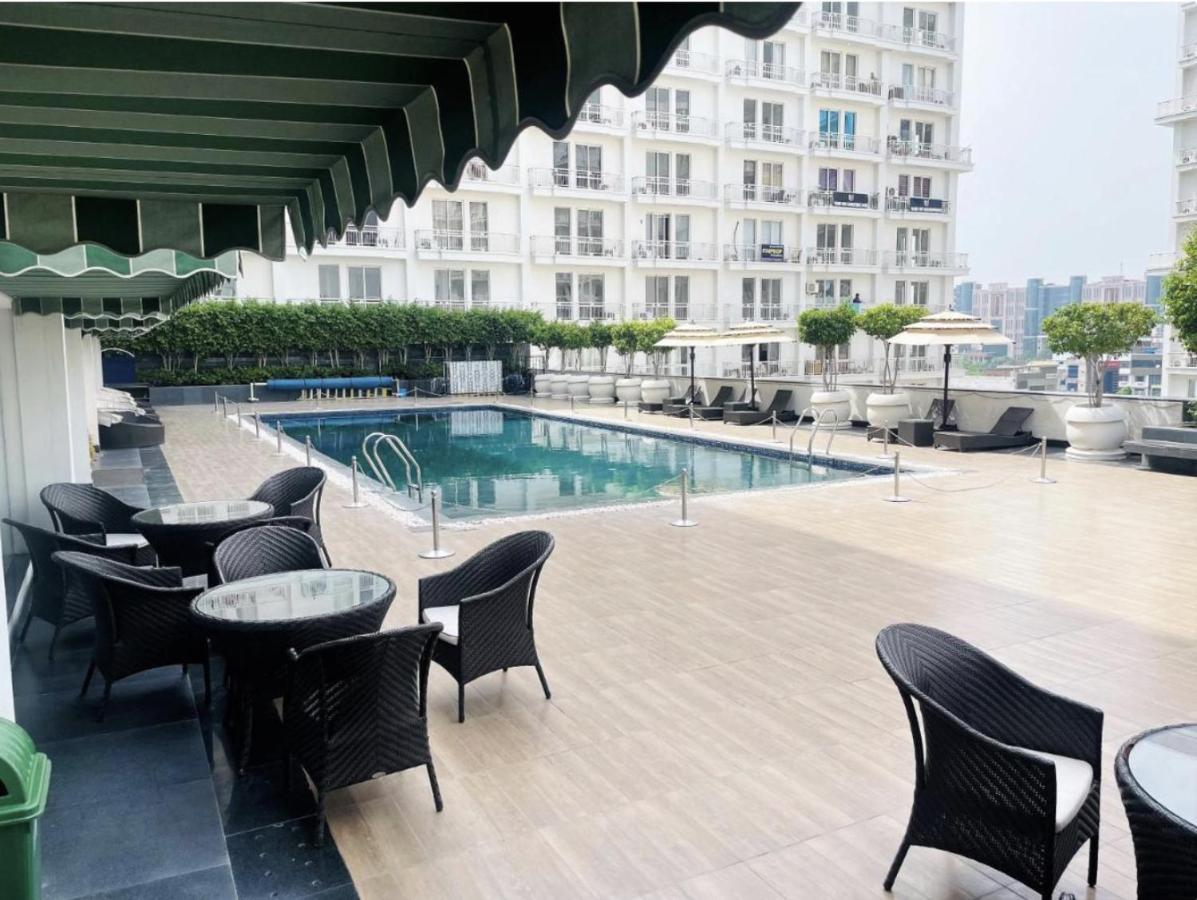 Black Pearl Dlf My Pad Lucknow Exterior photo